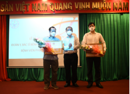 Tặng Bằng khen tập thể, cá nhân BV Việt Đức và BV Phụ sản Trung ương